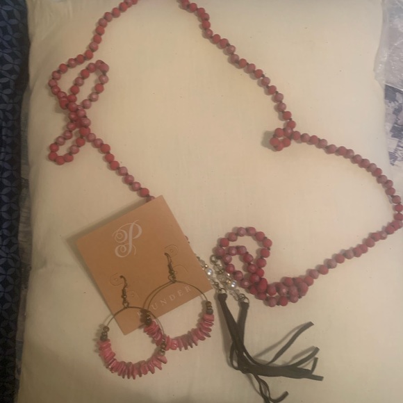 Plunder jewelry necklace and earring set - Picture 5 of 5